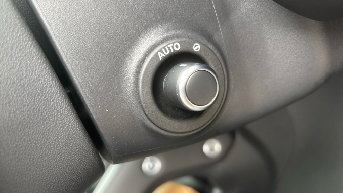 Land Rover Defender 3.0 D350 X-Dynamic HSE 90 3dr Auto Diesel Estate - Image 35